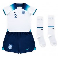 England Kyle Walker #2 Replika babykläder Hemmaställ Barn VM 2022 Kortärmad (+ korta byxor)
